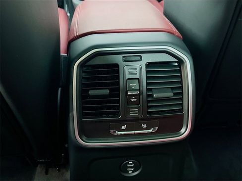 New 2026 Porsche Macan Base image 27