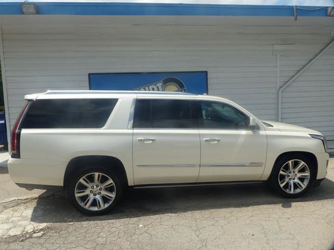 Used 2015 Cadillac Escalade ESV Premium AWD/4WD image 9