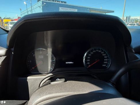 Used 2018 Chevrolet Suburban Premier image 25