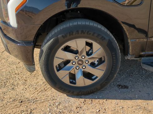 Used 2024 Ford F150 Lightning XLT image 10