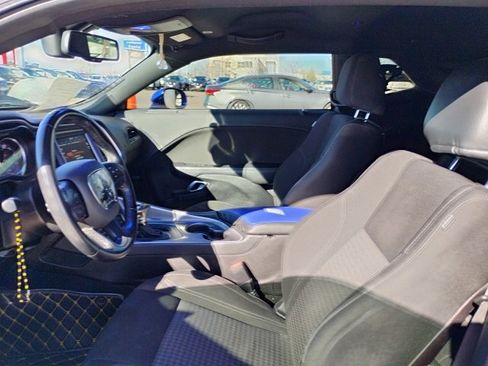 Used 2019 Dodge Challenger SXT image 10