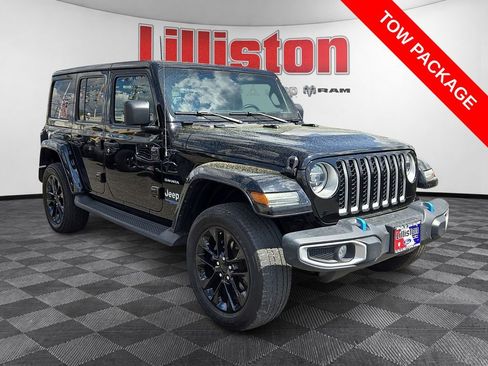 Used 2022 Jeep Wrangler Unlimited Sahara w/ Cold Weather Group AWD/4WD image 3