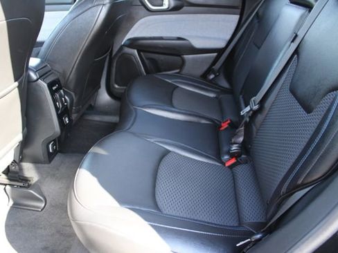 Used 2025 Jeep Compass Latitude image 35