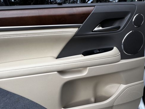 Used 2021 Lexus LX 570 4WD w/ 3rd Row & Luxury Pkg image 31