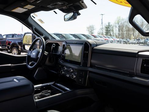 Used 2025 Ford F450 Platinum w/ FX4 Off-Road Package image 39