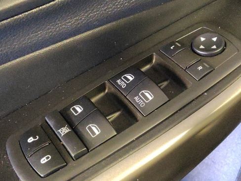 Used 2019 Jeep Cherokee Latitude Plus FWD image 27