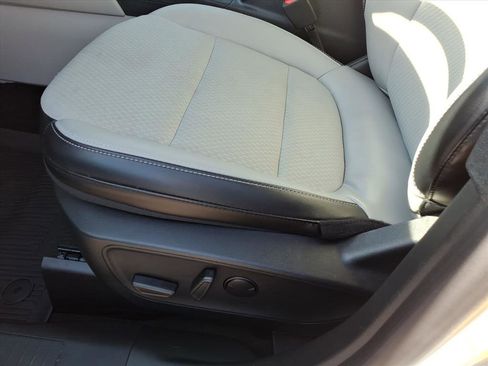 Used 2025 Ford Escape SE image 8