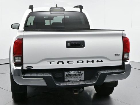 Used 2018 Toyota Tacoma TRD Off-Road AWD/4WD image 6