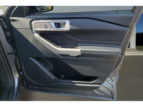 Used 2022 Ford Explorer XLT w/ Equipment Group 202A RWD image 29