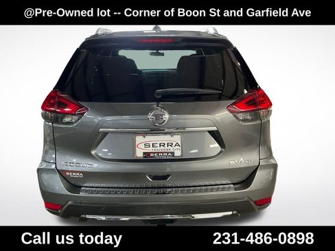 Used 2018 Nissan Rogue SV w/ Premium Package AWD/4WD image 4