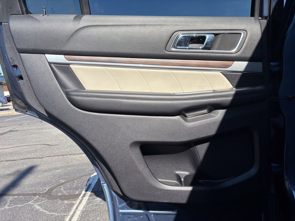 Used 2019 Ford Explorer Limited w/ Limited Luxury Package FWD image 23