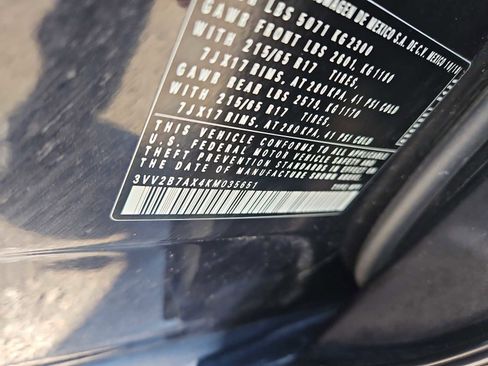 Used 2019 Volkswagen Tiguan SE w/ Panoramic Sunroof Package image 13