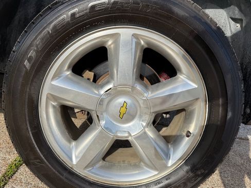 Used 2011 Chevrolet Suburban LT w/ Texas Edition RWD image 26