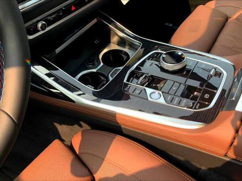Used 2026 BMW X7 M60i AWD/4WD image 8