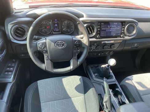 Used 2022 Toyota Tacoma TRD Off-Road w/ Technology Package AWD/4WD image 16