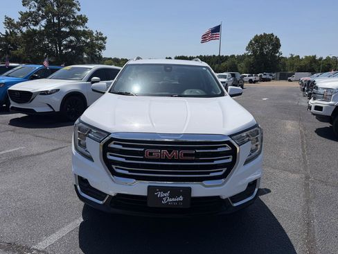 Used 2023 GMC Terrain SLT AWD/4WD image 2