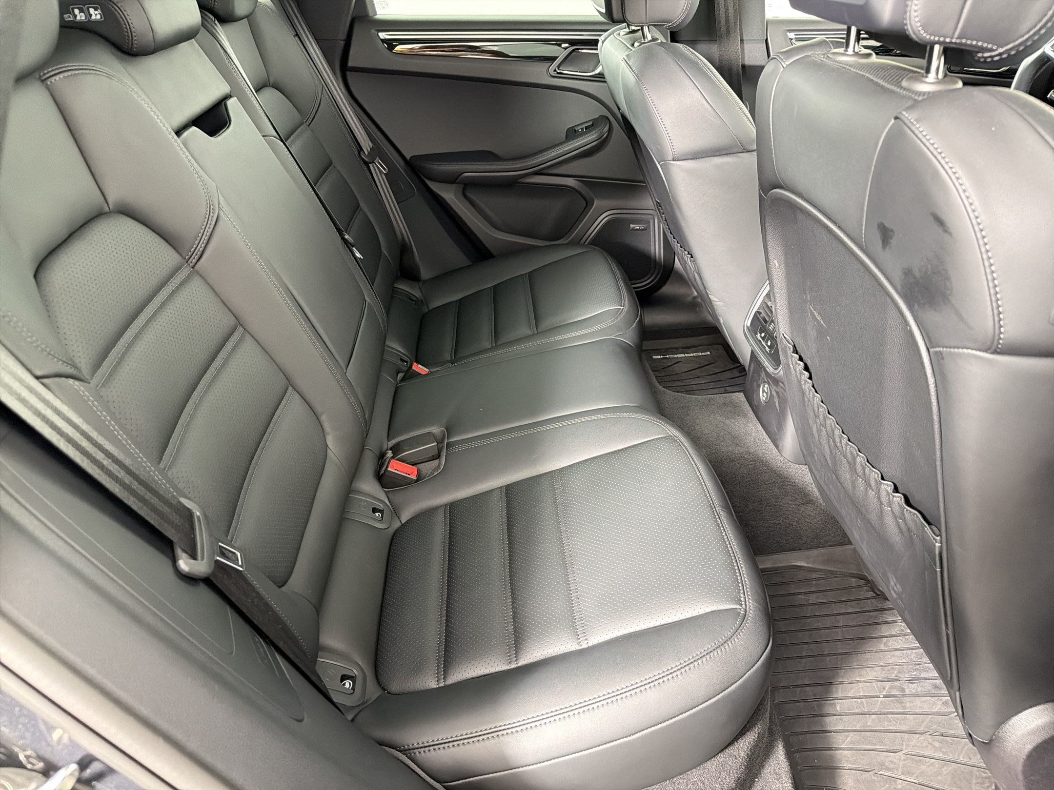 Certified 2026 Porsche Macan AWD/4WD image 29