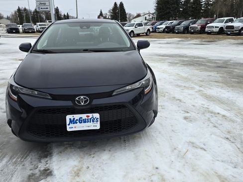 Used 2022 Toyota Corolla LE image 3