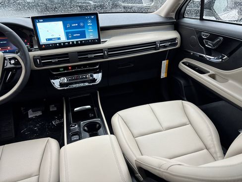 New 2026 Lincoln Corsair Premiere image 32