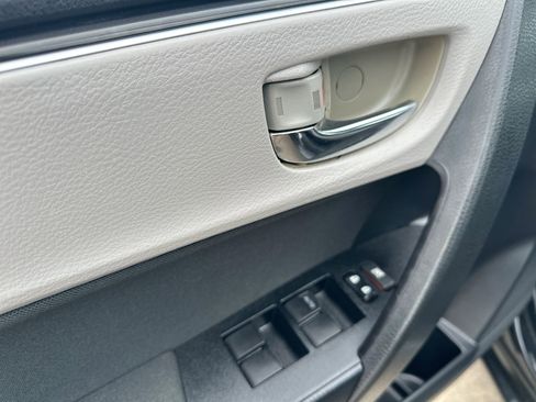 Used 2017 Toyota Corolla LE FWD image 13