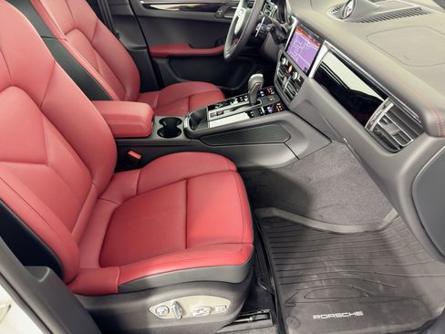 Used 2026 Porsche Macan image 30