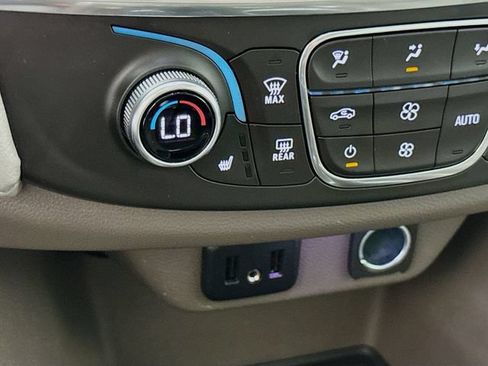 Used 2018 Chevrolet Traverse LT AWD/4WD image 22
