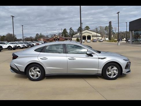 Certified 2025 Hyundai Sonata SE image 2