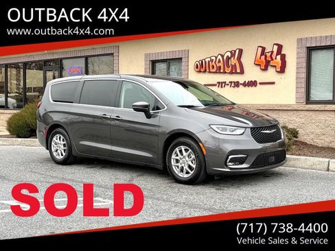 Used 2023 Chrysler Pacifica Touring-L image 1