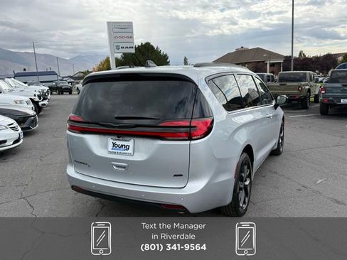 New 2026 Chrysler Pacifica Select w/ S Appearance Package image 5
