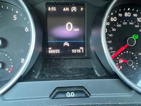 Used 2021 Volkswagen Tiguan SEL FWD image 6