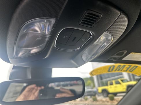 Used 2023 Jeep Compass Limited image 33