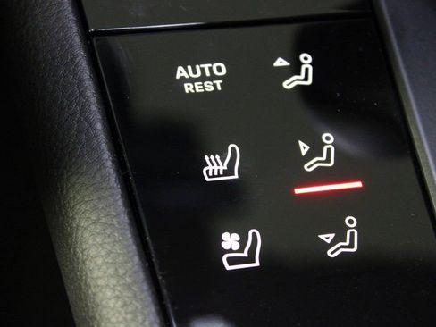 Certified 2026 Porsche Macan image 30