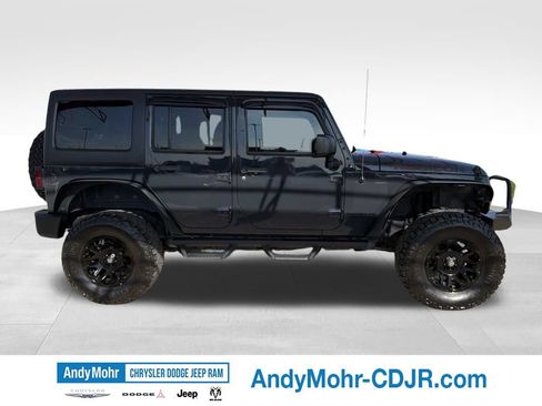 Used 2016 Jeep Wrangler Unlimited Rubicon w/ Connectivity Group AWD/4WD image 8