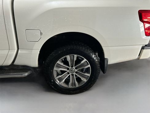 Used 2017 Nissan Titan SL image 32