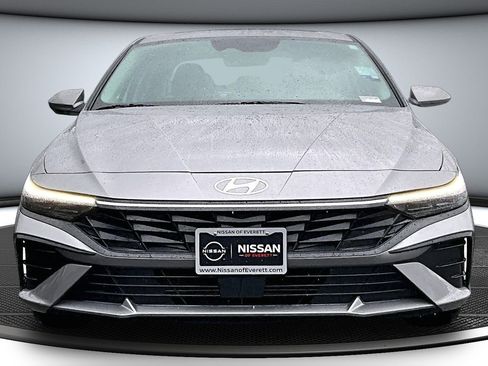 Used 2025 Hyundai Elantra SEL image 2
