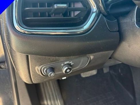 Used 2022 Chevrolet Equinox RS w/ Infotainment Package image 14