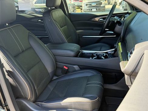 Used 2025 Chevrolet Traverse High Country w/ LPO, Floor Liner Package AWD/4WD image 17