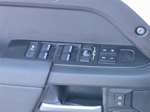 Used 2025 Land Rover Defender 110 S image 26