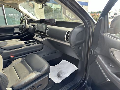 Used 2025 Ford Expedition Active AWD/4WD image 10