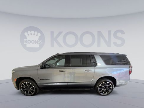 Used 2021 Chevrolet Suburban RST w/ Luxury Package image 2
