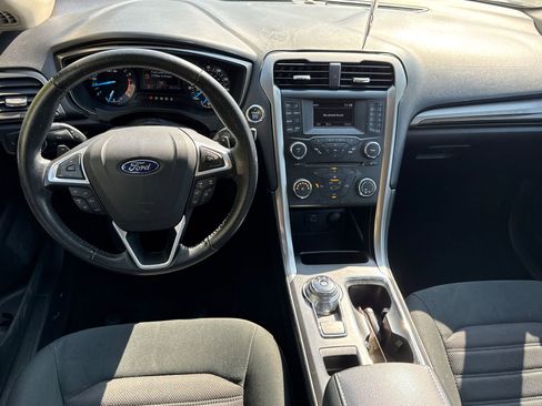 Used 2017 Ford Fusion SE image 22