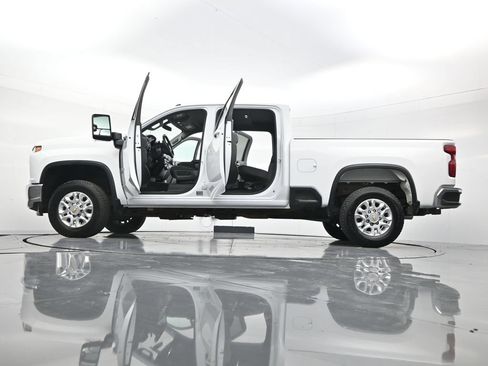 Used 2023 Chevrolet Silverado 2500 LT AWD/4WD image 56