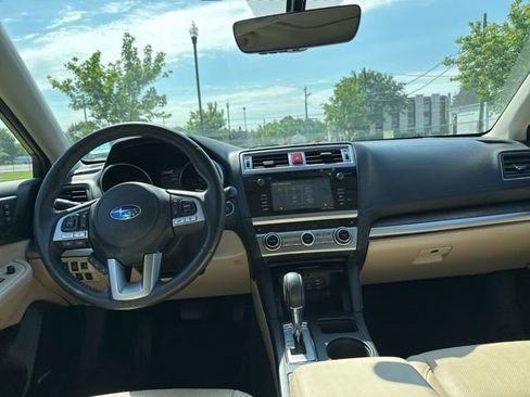 Used 2017 Subaru Outback 2.5i Limited AWD/4WD image 3