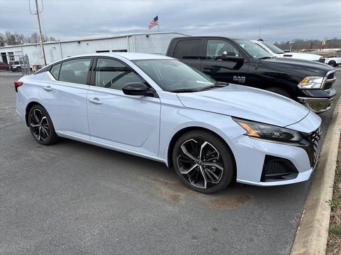 Used 2024 Nissan Altima 2.5 SR image 12