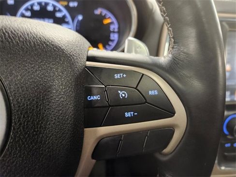 Used 2017 Jeep Grand Cherokee Overland image 8