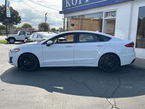 Used 2019 Ford Fusion SE image 4