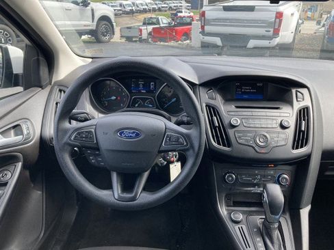 Used 2017 Ford Focus SE image 4