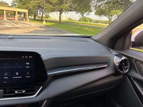 Used 2025 Chevrolet Equinox LT FWD image 30