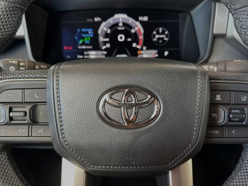 Used 2025 Toyota Tundra Limited image 26
