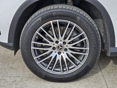 Certified 2025 Mercedes-Benz GLC 300 image 11
